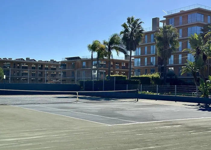 Stylish 3 With Pool By Homing