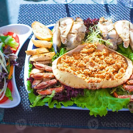 Stylish 3 With Pool By Homing