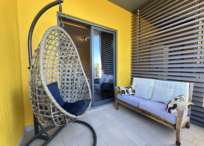 Stylish 3 With Pool By Homing