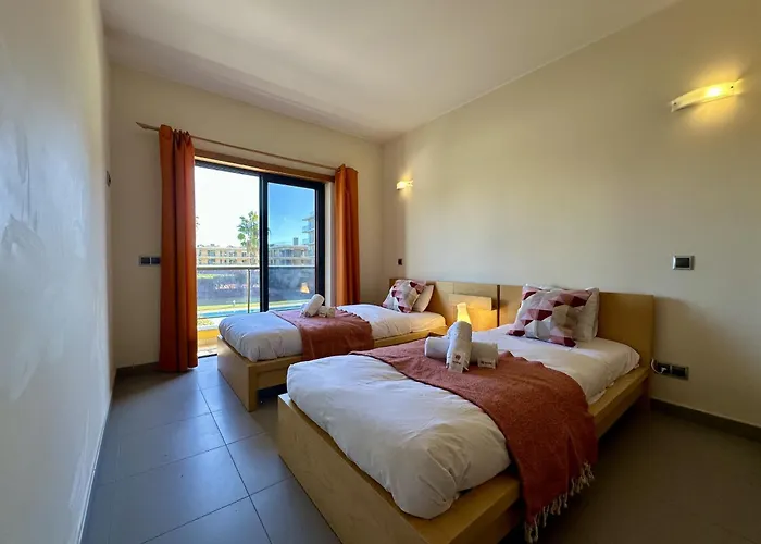 Stylish 3 With Pool By Homing Apartment
