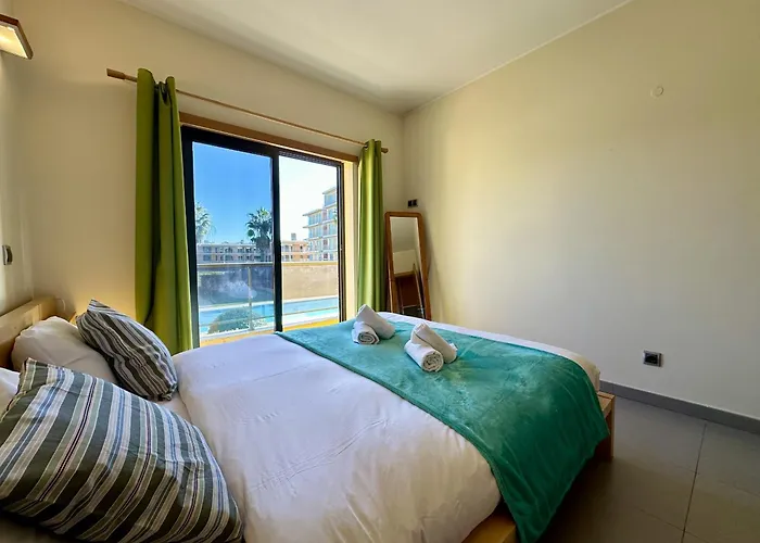 Stylish 3 With Pool By Homing Apartment