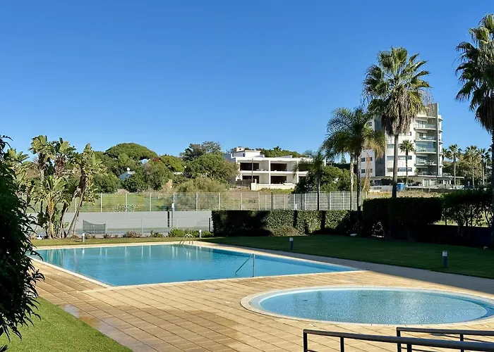Stylish 3 With Pool By Homing Apartment *